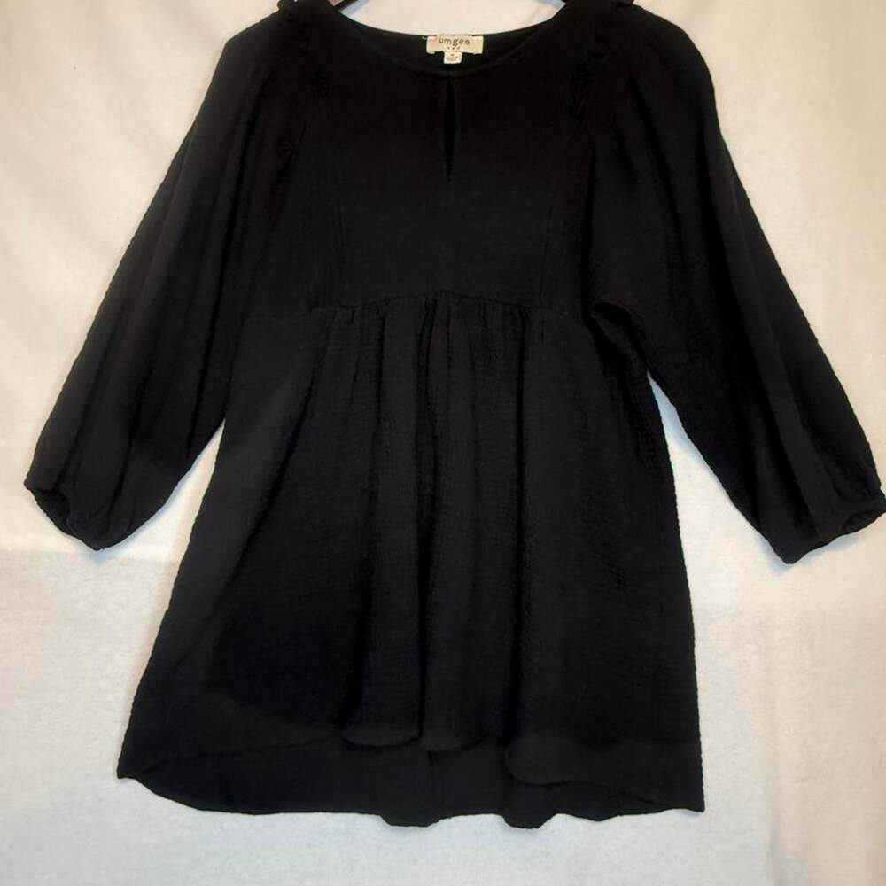 Umgee black blouse with ruffle